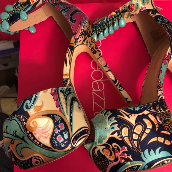 Shoes - Picture 1 of 3